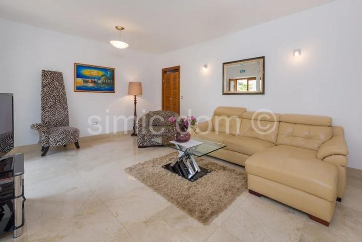 Apartman s vrtom tik do mora, Brač