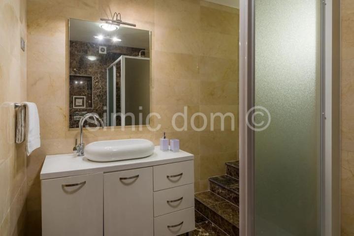 Apartman s vrtom tik do mora, Brač
