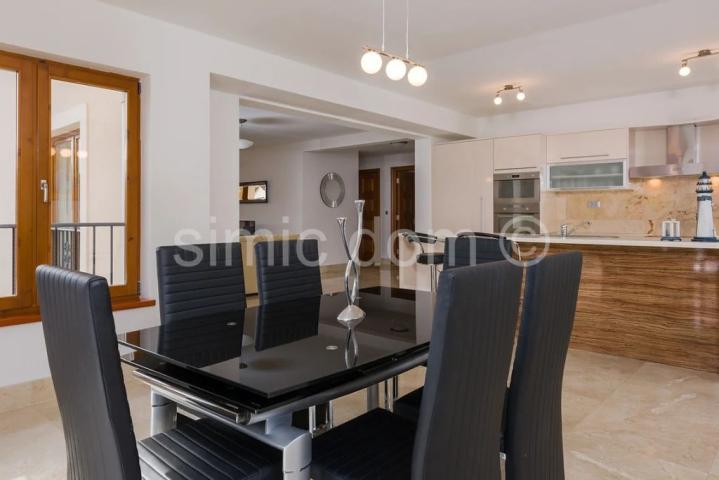Prostrani apartman tik do mora, Brač