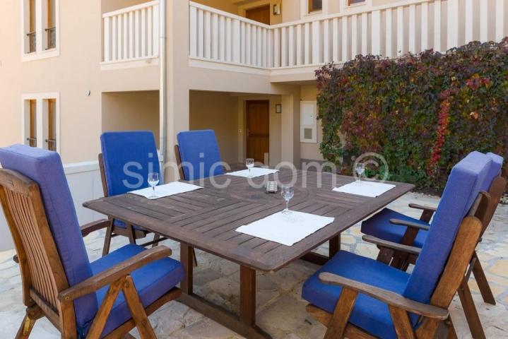 Prostrani apartman tik do mora, Brač