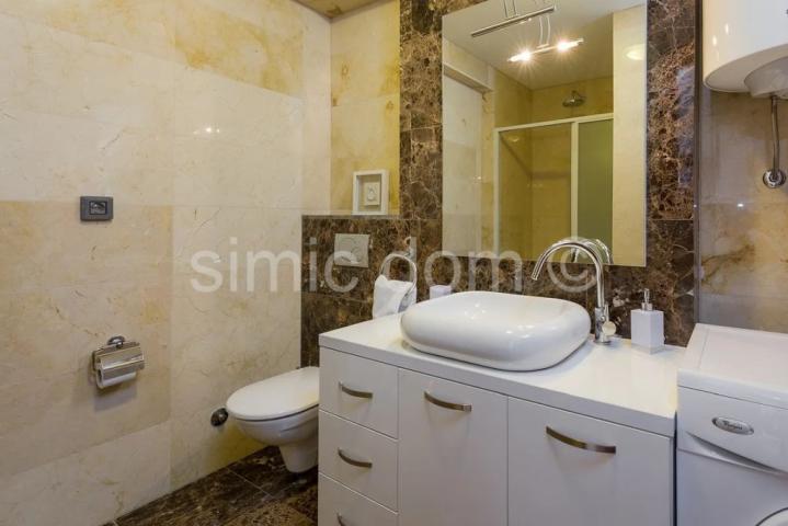 Prostrani apartman tik do mora, Brač