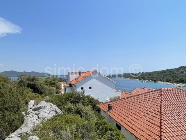 Trosoban penthouse s pogledom, Murter