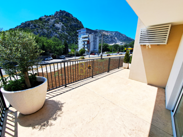 Prodaja jednosoban kompletno namješten stan 62.63 m² + (terasa 41.81 m²), Torre a Cona