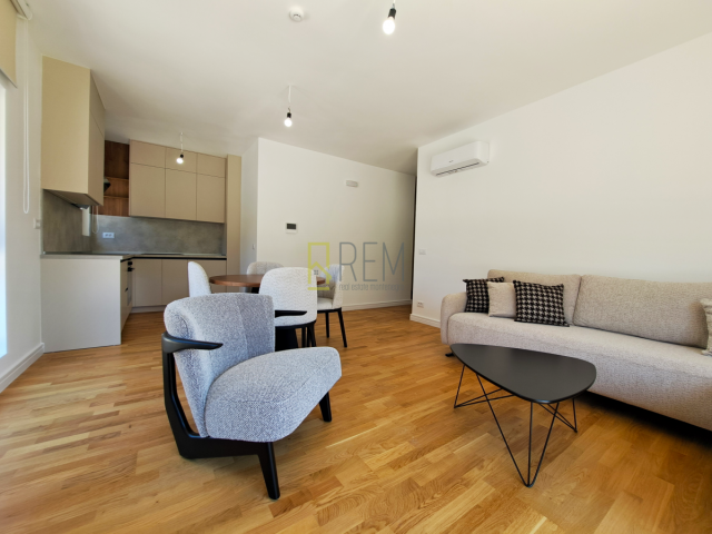 Prodaja jednosoban kompletno namješten stan 55.52 m² (+ terasa 23.55 m²), Torre a Cona