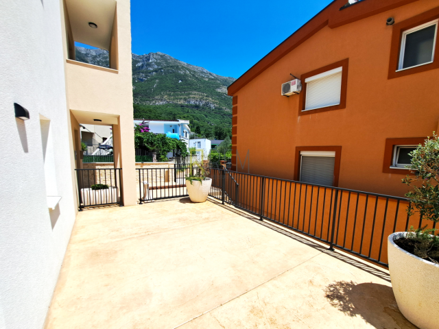 Prodaja jednosoban kompletno namješten stan 62.63 m² + (terasa 41.81 m²), Torre a Cona
