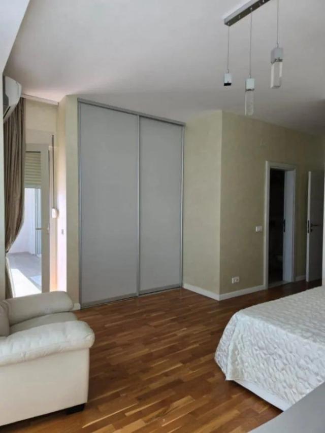 Luxuriöse 115 m² große Wohnung mit Meerblick in Bečići – 250 m zum Strand