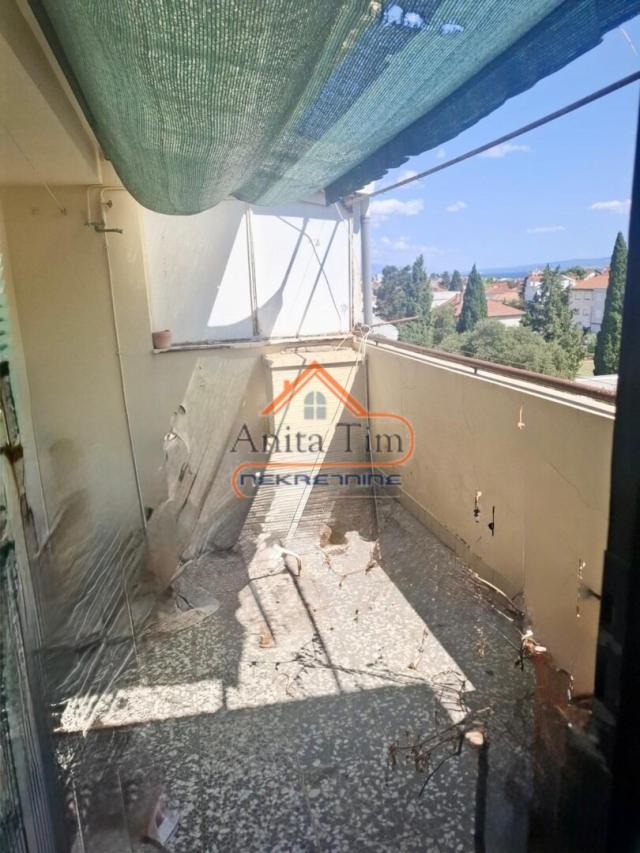 Spinutu  - (Bombardeli) s pogledom na Marjan i Kaštela – za adaptaciju