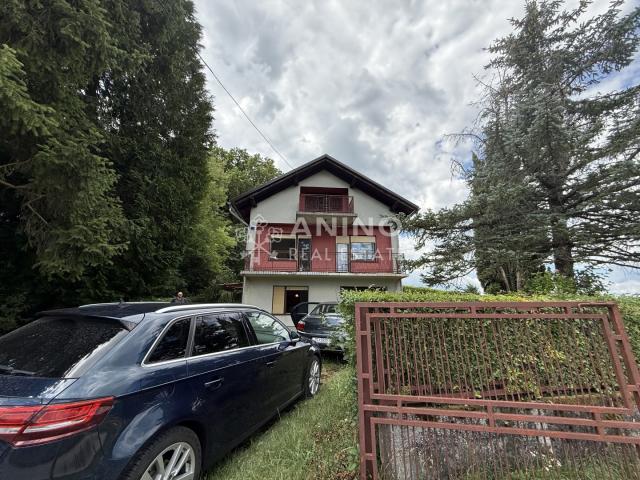 Radoboj – Prostrana obiteljska kuća s garažom i 640 m² ograđene okućnice