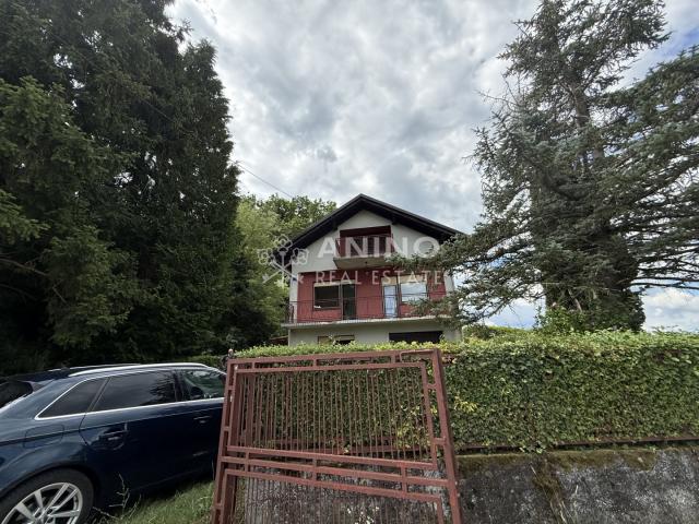 Radoboj – Prostrana obiteljska kuća s garažom i 640 m² ograđene okućnice
