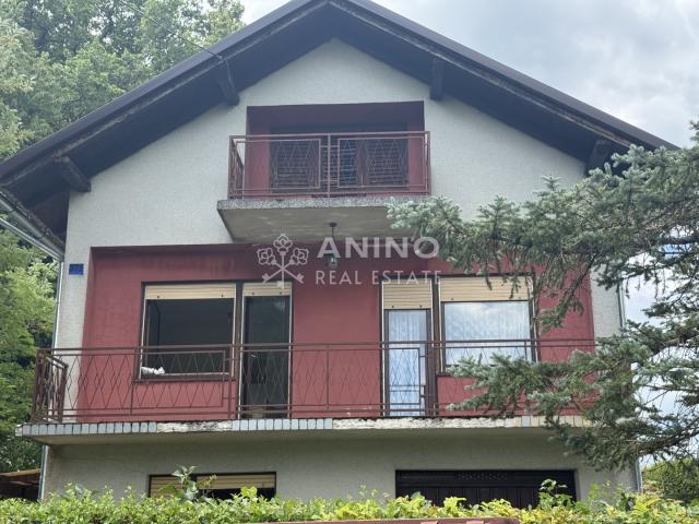 Radoboj – Prostrana obiteljska kuća s garažom i 640 m² ograđene okućnice