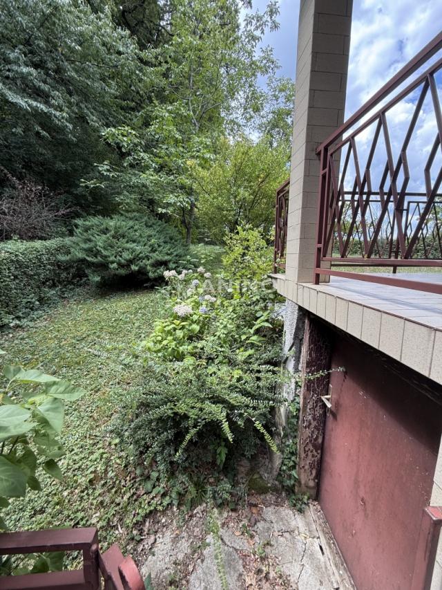 Radoboj – Prostrana obiteljska kuća s garažom i 640 m² ograđene okućnice