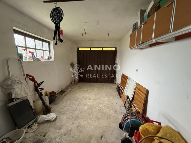 Radoboj – Prostrana obiteljska kuća s garažom i 640 m² ograđene okućnice