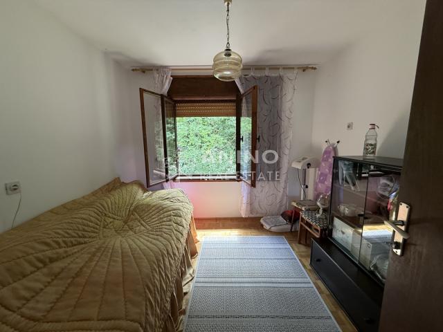 Radoboj – Prostrana obiteljska kuća s garažom i 640 m² ograđene okućnice