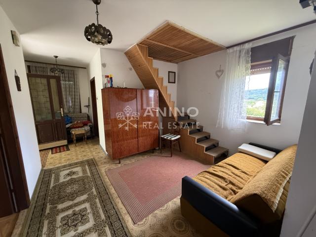 Radoboj – Prostrana obiteljska kuća s garažom i 640 m² ograđene okućnice