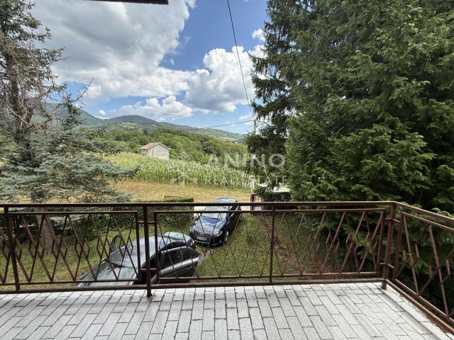 Radoboj – Prostrana obiteljska kuća s garažom i 640 m² ograđene okućnice