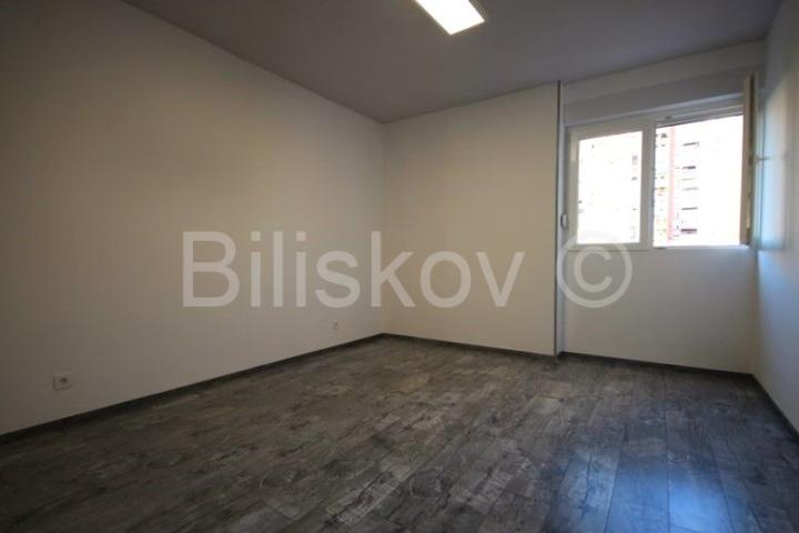 Dugoročan najam luksuzan stan Split Smrdečac