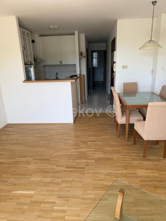 Duilovo Split dugoročan najam, garažno mjesto