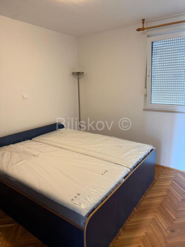 Duilovo Split dugoročan najam, garažno mjesto