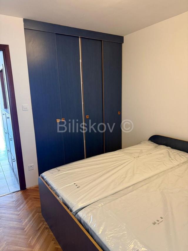 Duilovo Split dugoročan najam, garažno mjesto