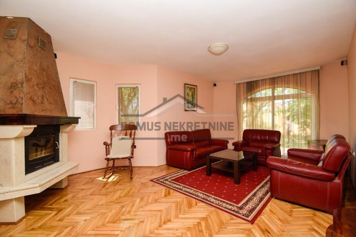 Porodična kuća 250m2 na placu 600m2, Donja Gorica - Podgorica