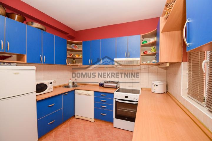 Porodična kuća 250m2 na placu 600m2, Donja Gorica - Podgorica