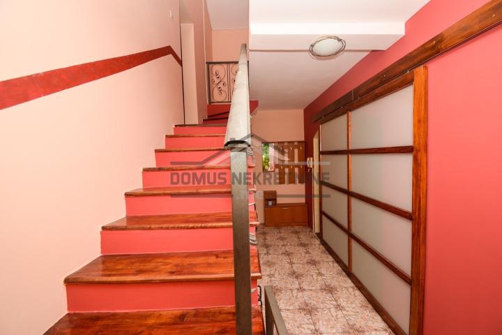 Porodična kuća 250m2 na placu 600m2, Donja Gorica - Podgorica