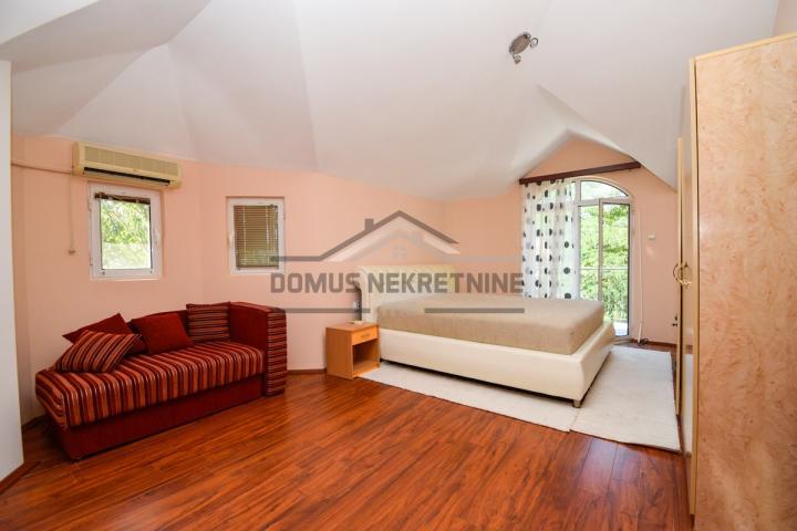 Porodična kuća 250m2 na placu 600m2, Donja Gorica - Podgorica