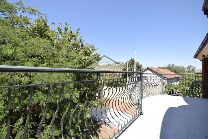Porodična kuća 250m2 na placu 600m2, Donja Gorica - Podgorica