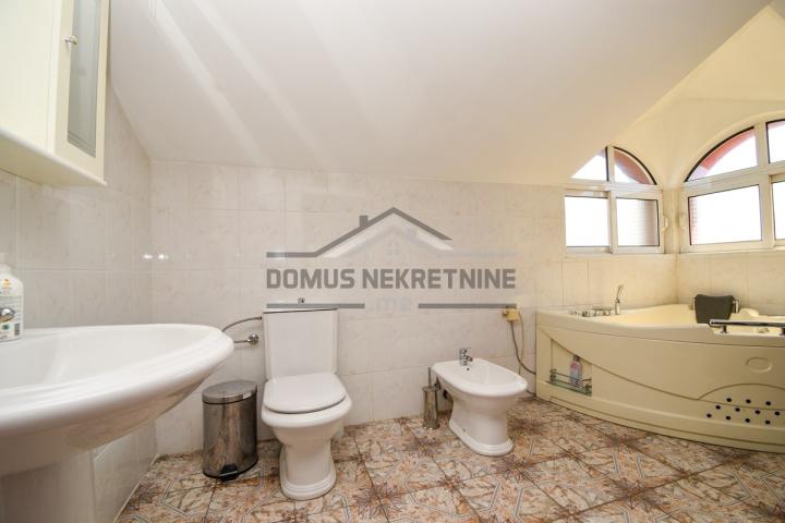 Porodična kuća 250m2 na placu 600m2, Donja Gorica - Podgorica