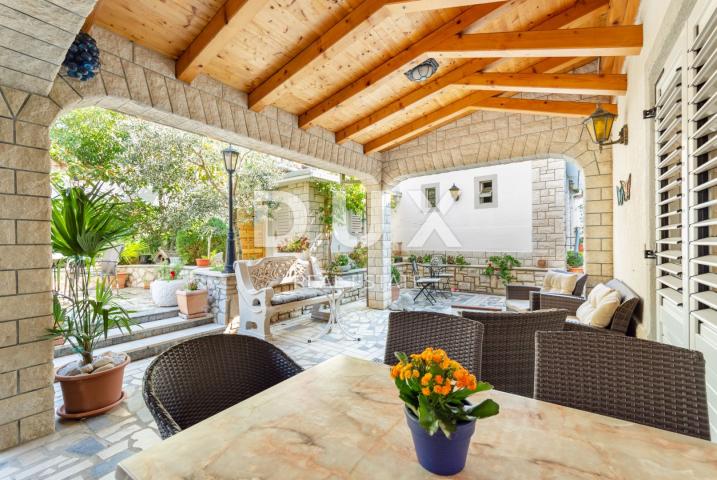 CRIKVENICA, SELCE - Jedinstvena Villa za obiteljski hotel