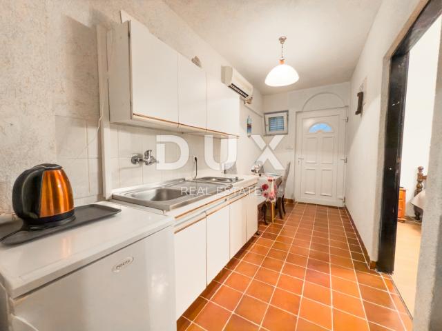 OTOK KRK, BAŠKA - Kuća s 5 apartmana i velikom okućnicom