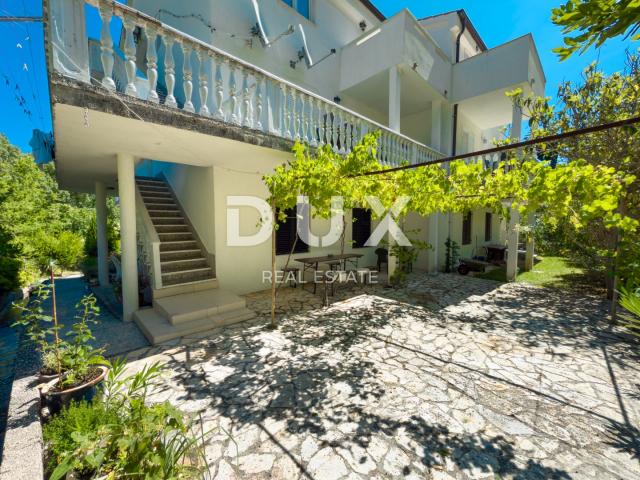 OTOK KRK, BAŠKA - Kuća s 5 apartmana i velikom okućnicom