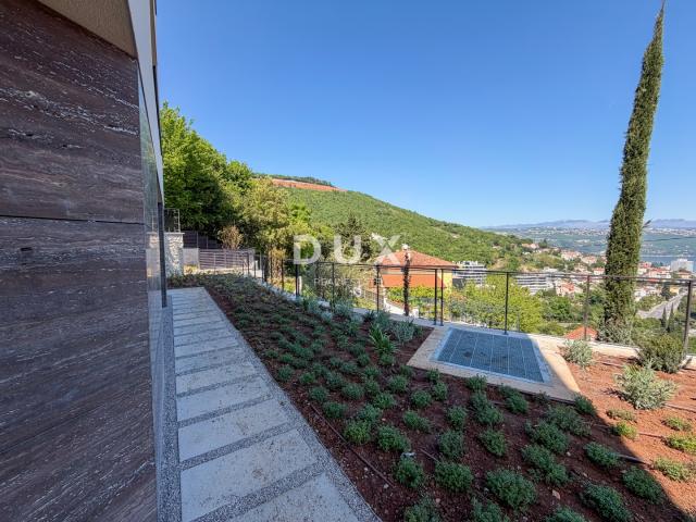 OPATIJA, CENTAR - novogradnja luksuznog standarda u Opatiji s garažom, vlastitim vrtom, vrhunski sta