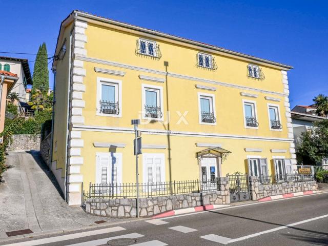 OPATIJA, CENTAR - samostojeća kuća u centru Opatije s parkingom i pogledom, 500m od mora