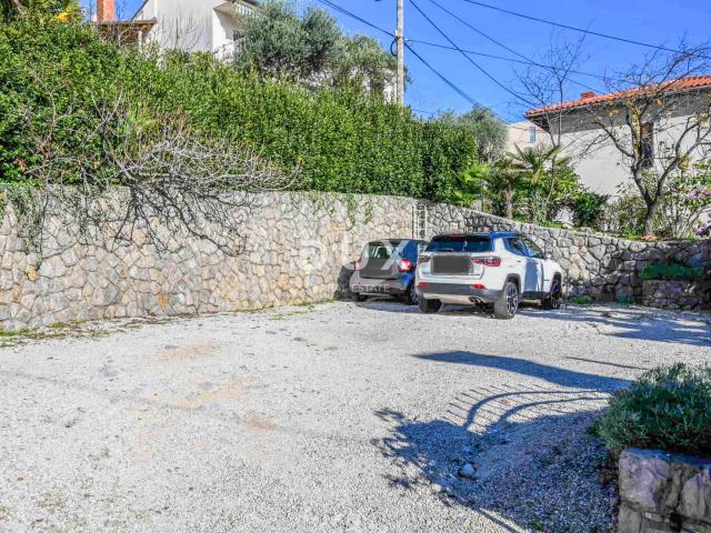 OPATIJA, CENTAR - samostojeća kuća u centru Opatije s parkingom i pogledom, 500m od mora
