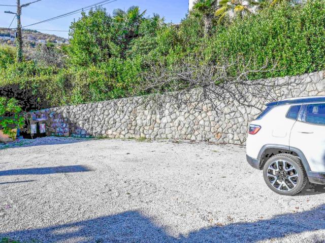 OPATIJA, CENTAR - samostojeća kuća u centru Opatije s parkingom i pogledom, 500m od mora