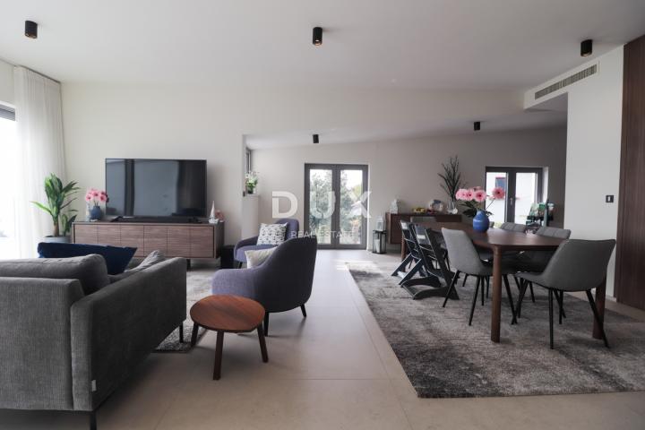 OPATIJA, CENTAR - penthouse drugi red do mora u jednoj od najboljih zgrada u Opatiji