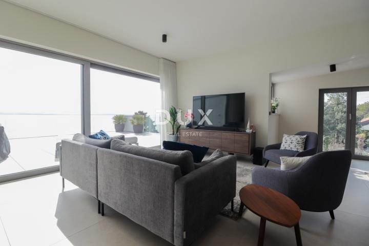 OPATIJA, CENTAR - penthouse drugi red do mora u jednoj od najboljih zgrada u Opatiji