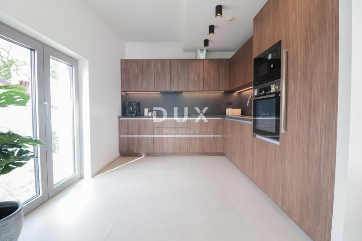 OPATIJA, CENTAR - penthouse drugi red do mora u jednoj od najboljih zgrada u Opatiji