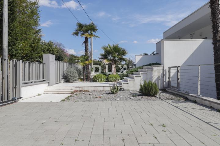 OPATIJA, CENTAR - penthouse drugi red do mora u jednoj od najboljih zgrada u Opatiji
