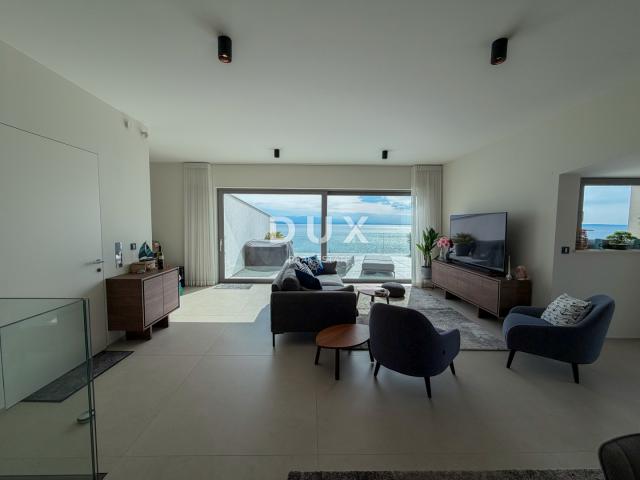 OPATIJA, CENTAR - penthouse drugi red do mora u jednoj od najboljih zgrada u Opatiji