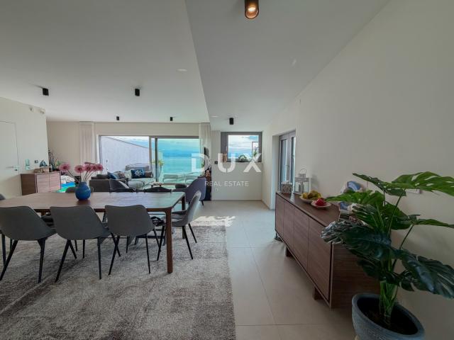 OPATIJA, CENTAR - penthouse drugi red do mora u jednoj od najboljih zgrada u Opatiji