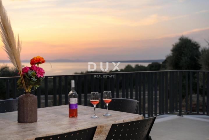 OTOK PAG, LUN  - Luksuzna villa s uhodanim poslom