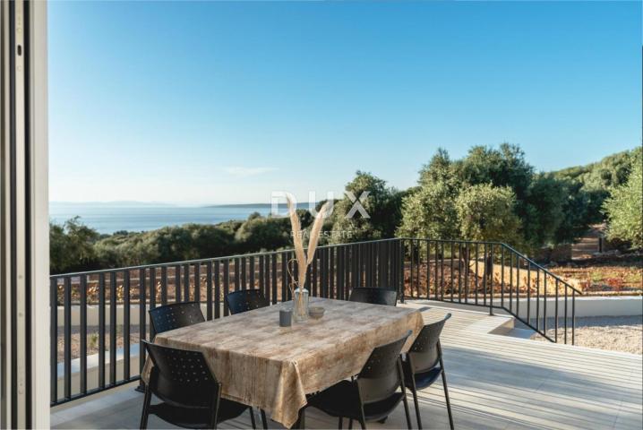 OTOK PAG, LUN  - Luksuzna villa s uhodanim poslom