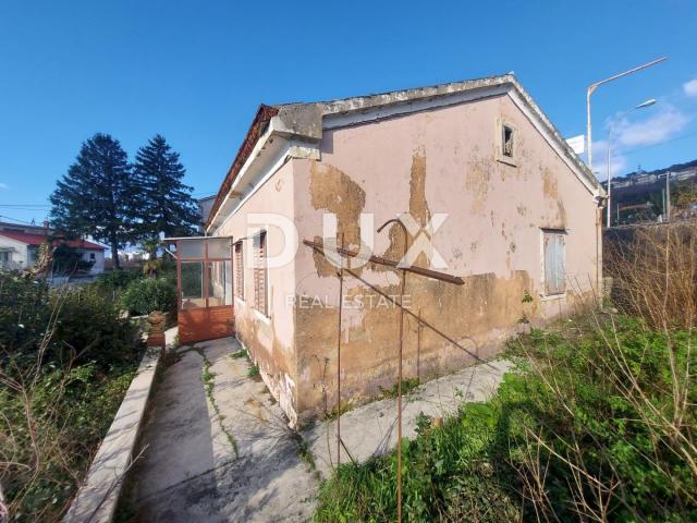 RIJEKA, KOZALA- građevinsko zemljište 1000m2 s pogledom na more + starina/kuća 110m2