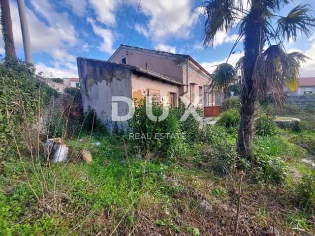 RIJEKA, KOZALA- građevinsko zemljište 1000m2 s pogledom na more + starina/kuća 110m2