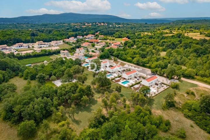 ISTRA, LABIN - Moderna novogradnja na prostranoj okućnici