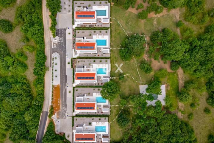 ISTRA, LABIN - Moderna novogradnja na prostranoj okućnici