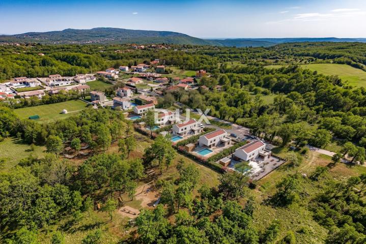 ISTRA, LABIN - Moderna, komforna kuća s bazenom