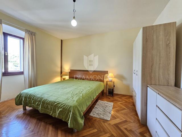 Kuća sa dva stana i velikim potencijalom-blizina centra